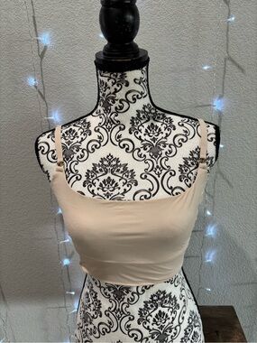 Victoria's Secret Nude Seamless Crop Camisole